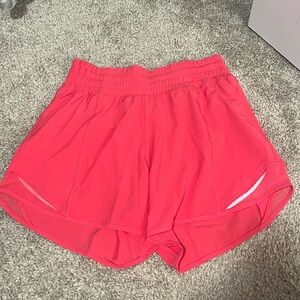 Lululemon Hotty Hot High-Rise Lined Short 4"
Color-Lip Gloss